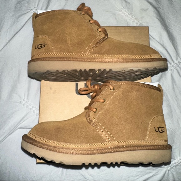 USED Kids Neumel II Boot UGG Boots